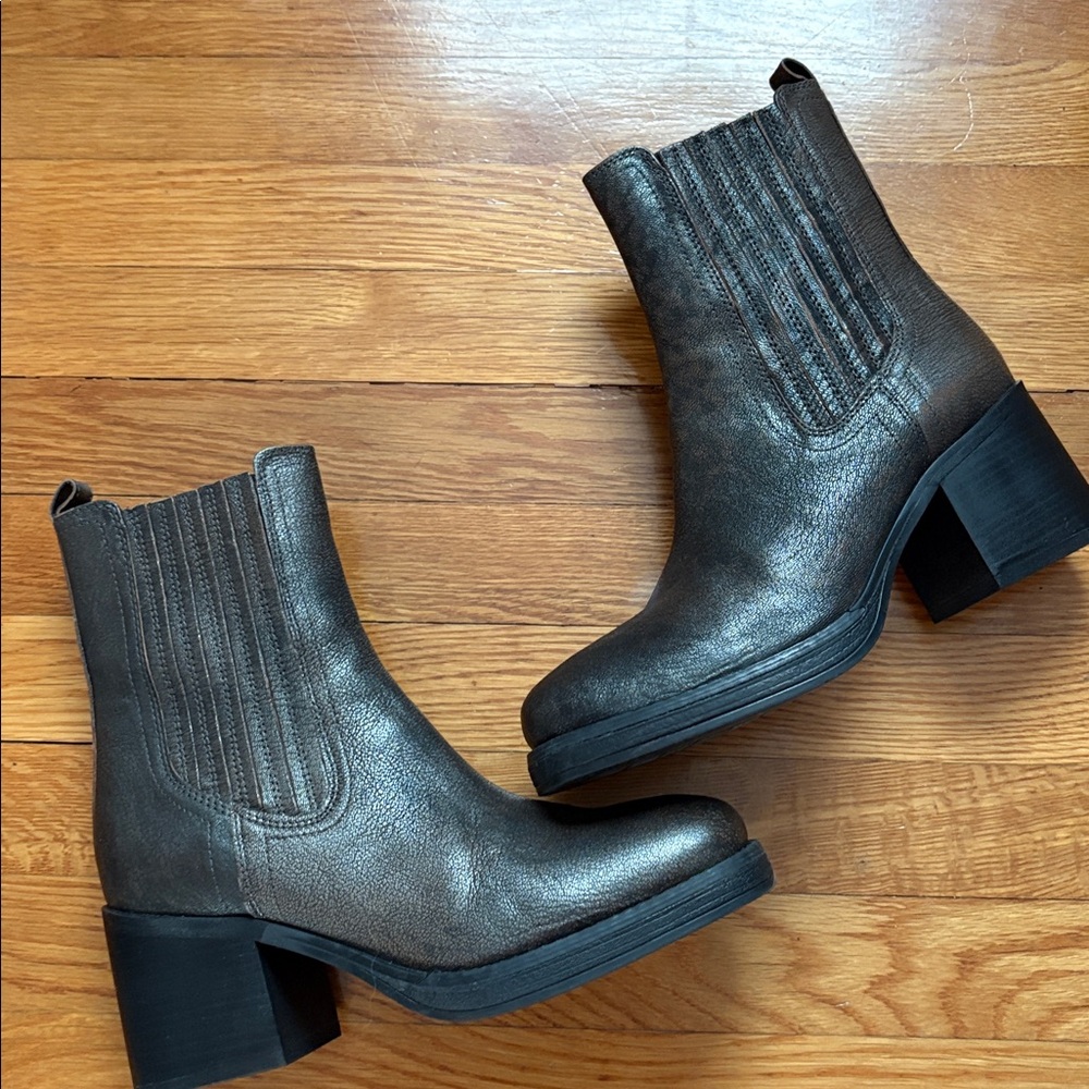 Kenneth Cole Jet Black Antique Gold Leather Chelsea Boots Chunky Heel Size 9